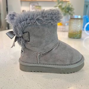 Toddler size 5 boots